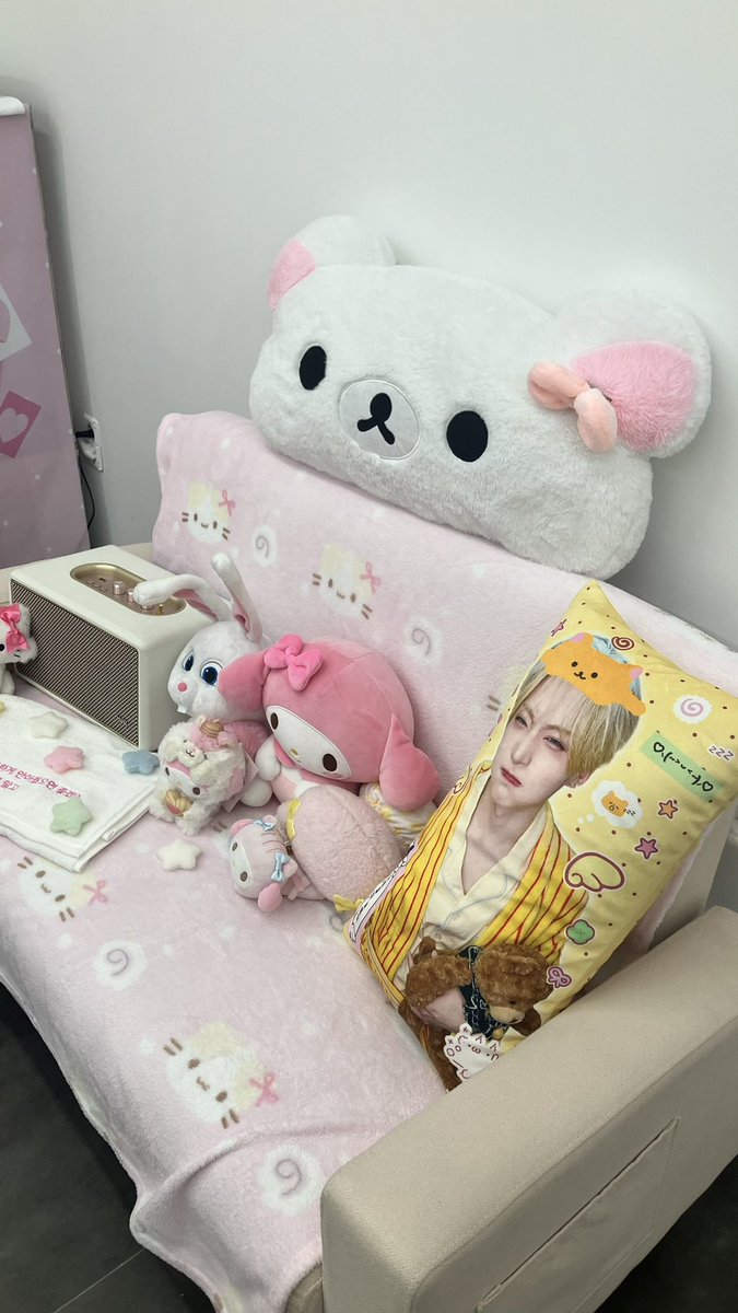 leeeeeove_'s tweet photo. #낭만에너제틱데이

 사진을 많이 못 찍어서 아쉽지만 너무 이뻣던 생카엿어요 🥹🩷🩷 럭드도 다 가지고 싶을 정도로 이쁜 것들이 너무 많앗답니다 열어주셔서 감사해요💕 https://t.co/93TZtwJXAV