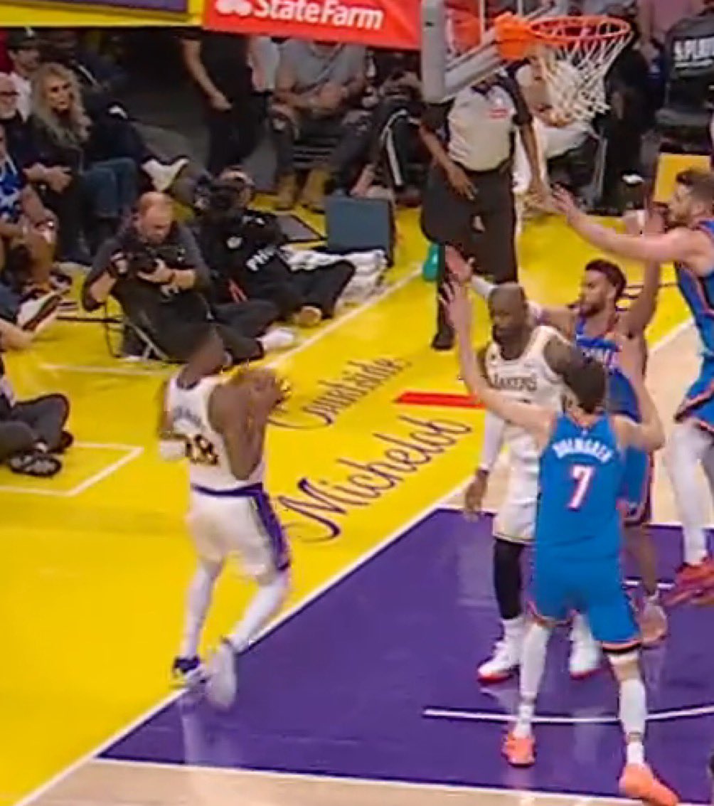 xVohins's tweet photo. @LakeShowYo 😂 https://t.co/9oFxFPILTJ