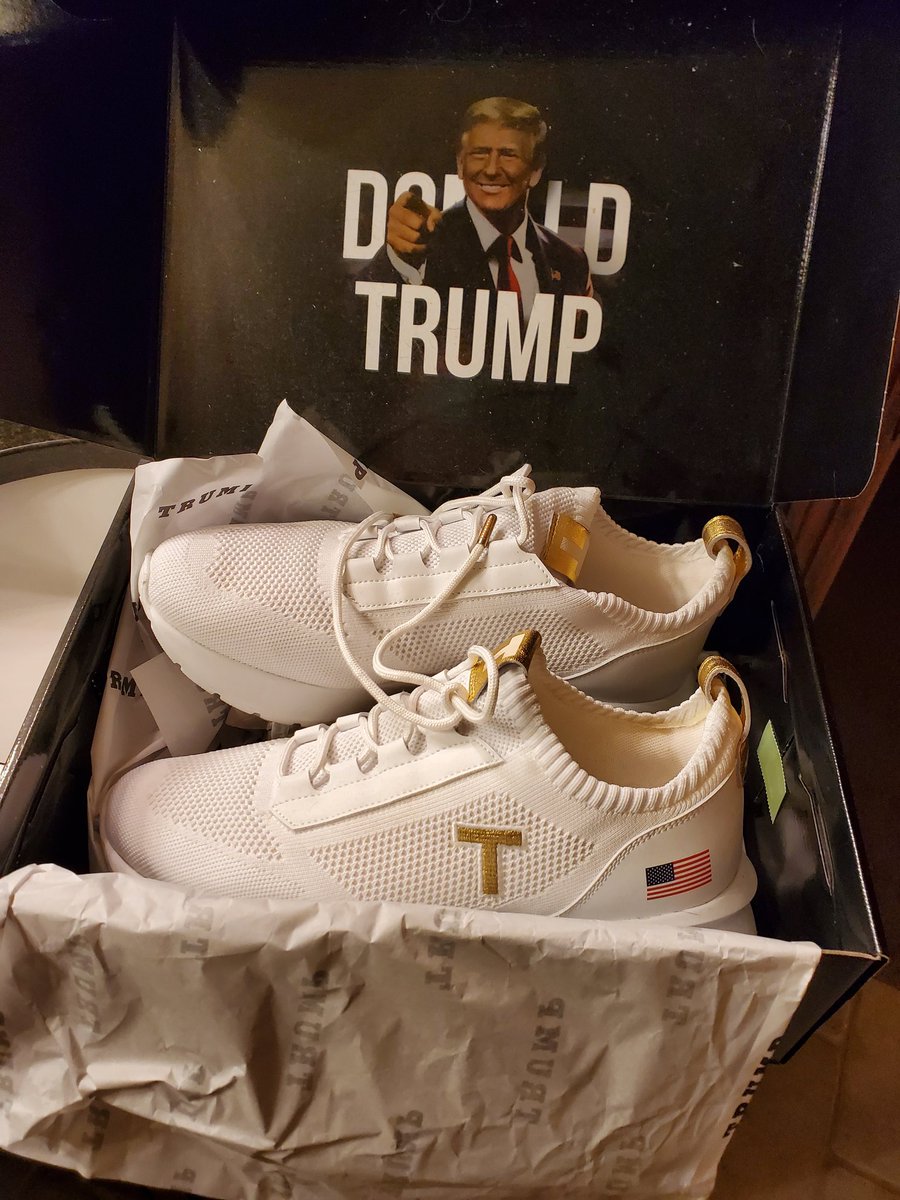 NikClark10_32's tweet photo. What's the best way to dispose of Trump shoes?  Asking for 77 million friends... https://t.co/vQl7wFShFN