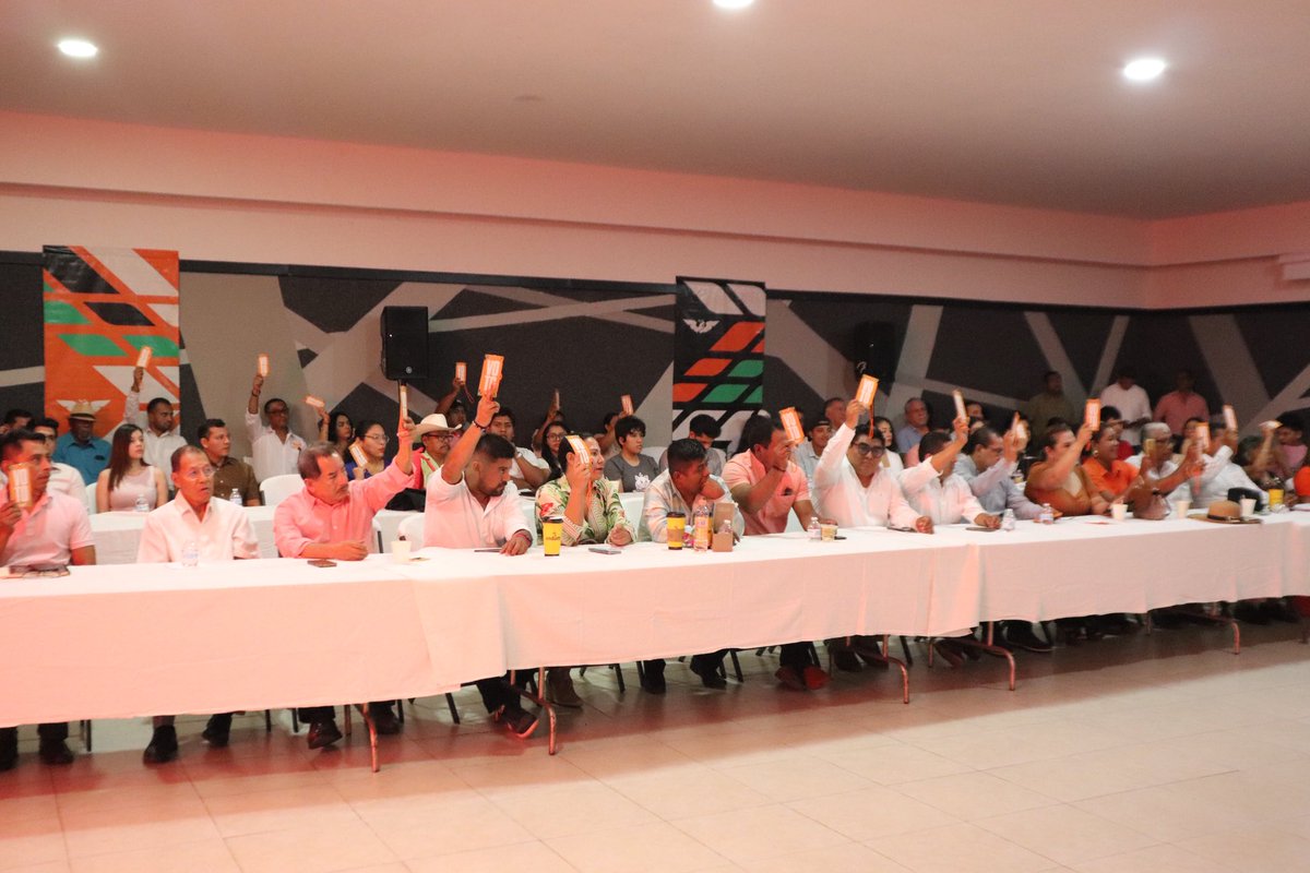 Mov_Gro's tweet photo. Con la presencia de la Presidenta del Consejo Nacional, @jesi_ortega y junto a toda la #FuerzaNaranja hoy instalamos el Consejo Estatal, presidido por @sergiomc2021 y Mayra Morales.

Estamos listos para seguir construyendo la mejor alternativa de futuro para los guerrerenses. 🇲🇽 https://t.co/eNmuOmdCv3