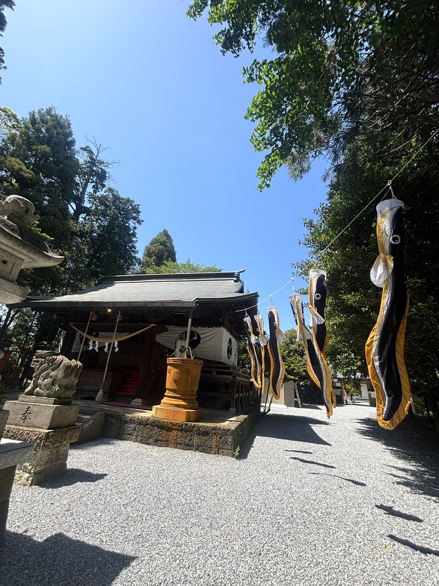 YUKIRORONOA's tweet photo. カツ食べて運気うなぎのぼりの神社⛩️🙏へ
おみくじには、心を澄ませば願いは叶う。
あとは昨日よりも全力応援がんばる❤️🔥💪
#GOBREX
#BREXNATION
#パワースポット https://t.co/Vmz9bRq2hv