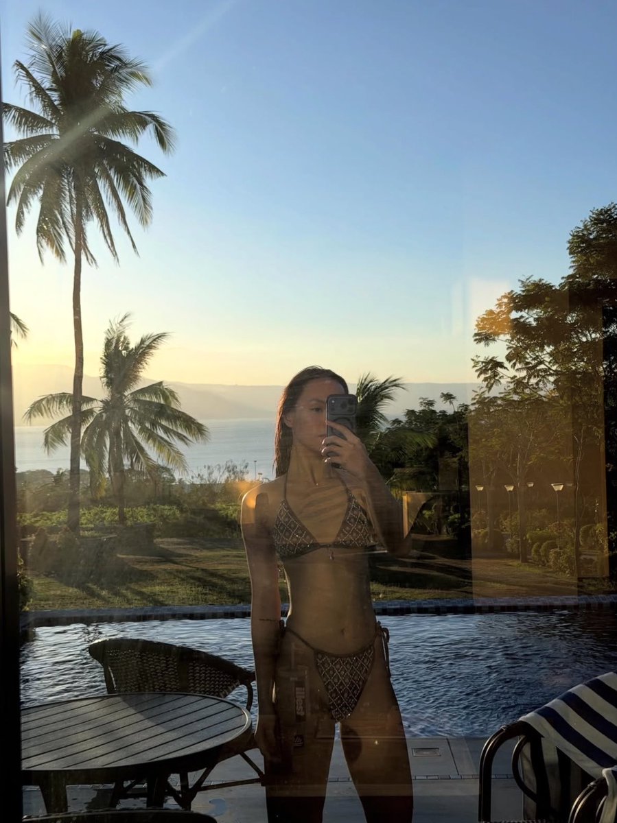 blairwaldorfs_'s tweet photo. two of dj's favorites - vineyard and mamou 🥰 and the most favorite girl of course 🖤 https://t.co/JvsNKNhJEo