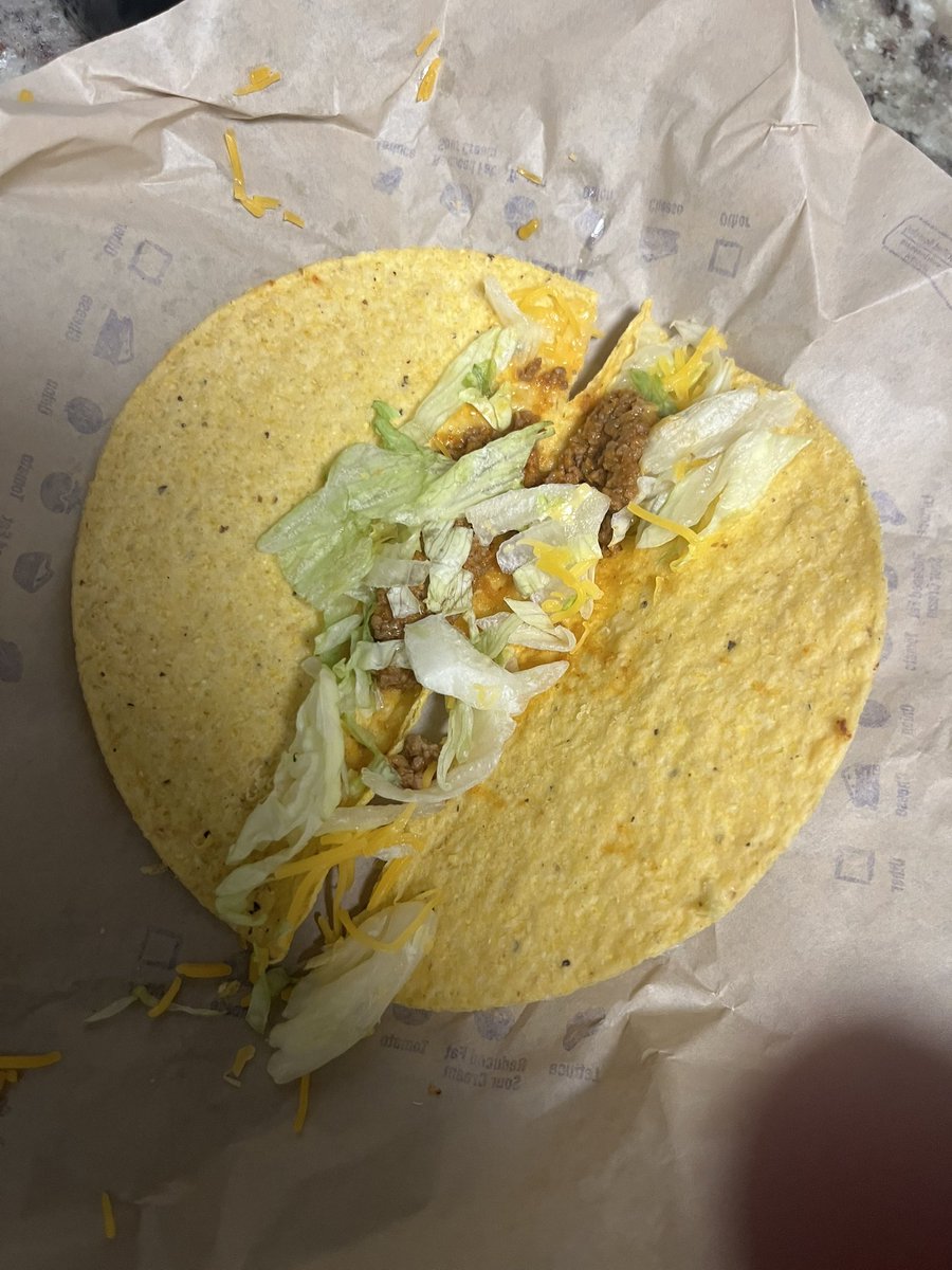OChavex's tweet photo. @tacobell This is ridiculous. https://t.co/NeWUMBXmRk