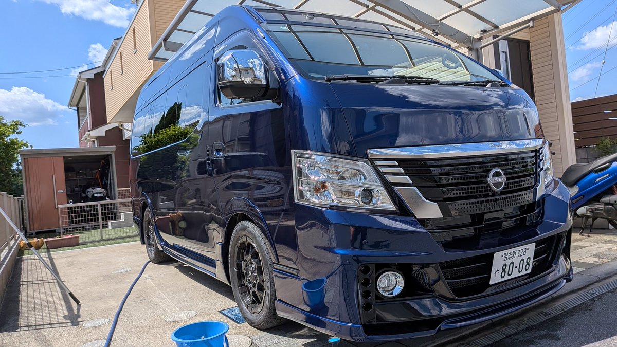 ZX14R_Mira's tweet photo. 洗車し始めて6時間が経過した。
が、まだ終わらん😇
#キャラバン #e26 #nv350
#ifuu #dynasty https://t.co/iBGefSqj4J