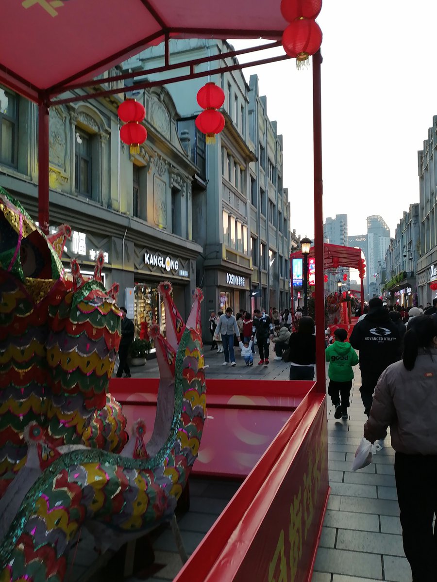 london tweet media