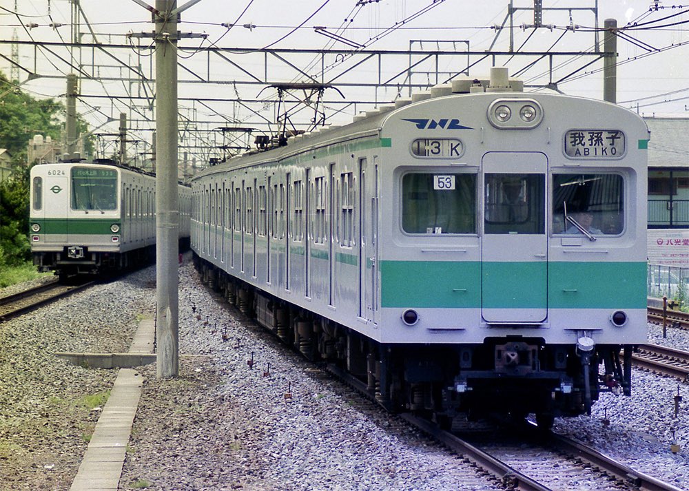 matoTc103_188's tweet photo. ジャカルタで機関車に衝突された東京メトロ6000系6024編成。103系1000番代の隣に写ってました。
この頃、101系と103系以外は、ほとんど撮っていませんでした… https://t.co/r0GPOOWzKB
