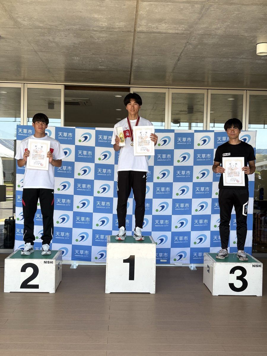 kyu_athi's tweet photo. 男子200m
🥇中村遥斗(福岡大)         21.61
🥈平澤櫂(福岡大)            21.71
🥉津田恭兵(九州情報大) 21.73

おめでとうございます！🎊

優勝者には副賞として天草市から「天草パワージェル」、「天草晩柑しぼり」をいただいております！！

#九州インカレ
#天草 https://t.co/pXk2wanDtQ