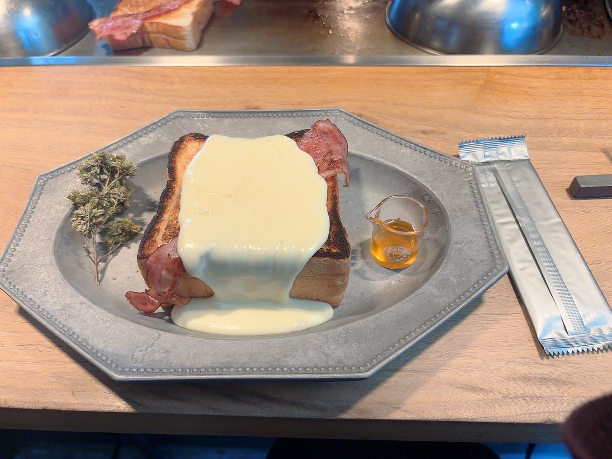 _miomio__m's tweet photo. チェックアウトしてから素敵な朝食に連れてってくれた₍ᐢ..ᐢ₎♡
ホテルの後のこういうの嬉しい https://t.co/TftignidKk