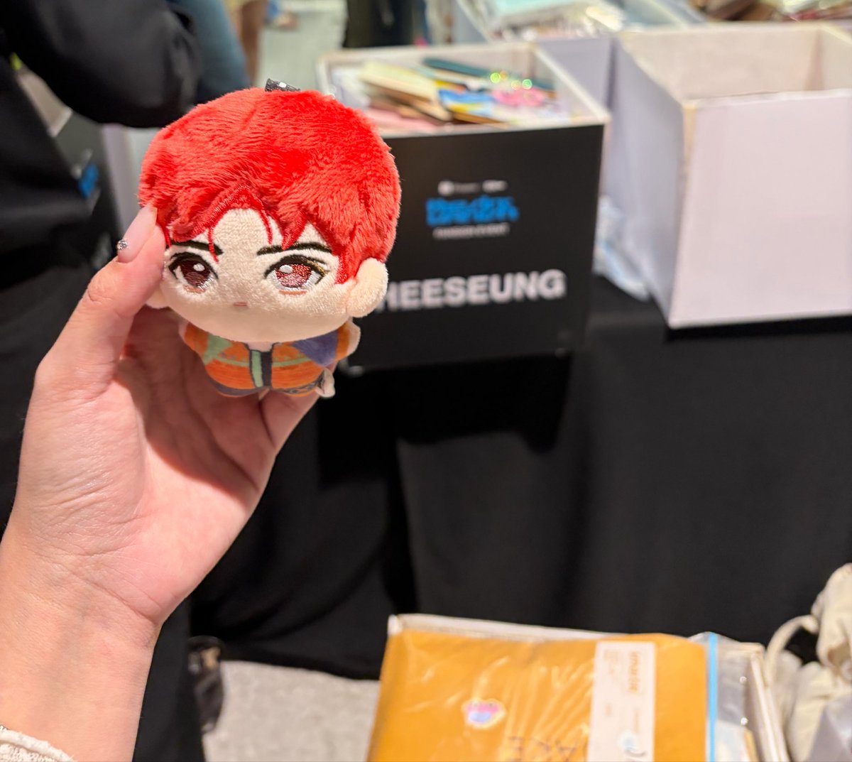 heevanly_evan's tweet photo. Proof that love doesn’t need a physical presence to be felt. 💌 Heeseung’s box is overflowing even in his absence. This is the power of the 7. ☘️🤍 https://t.co/g6W6ACMsR4