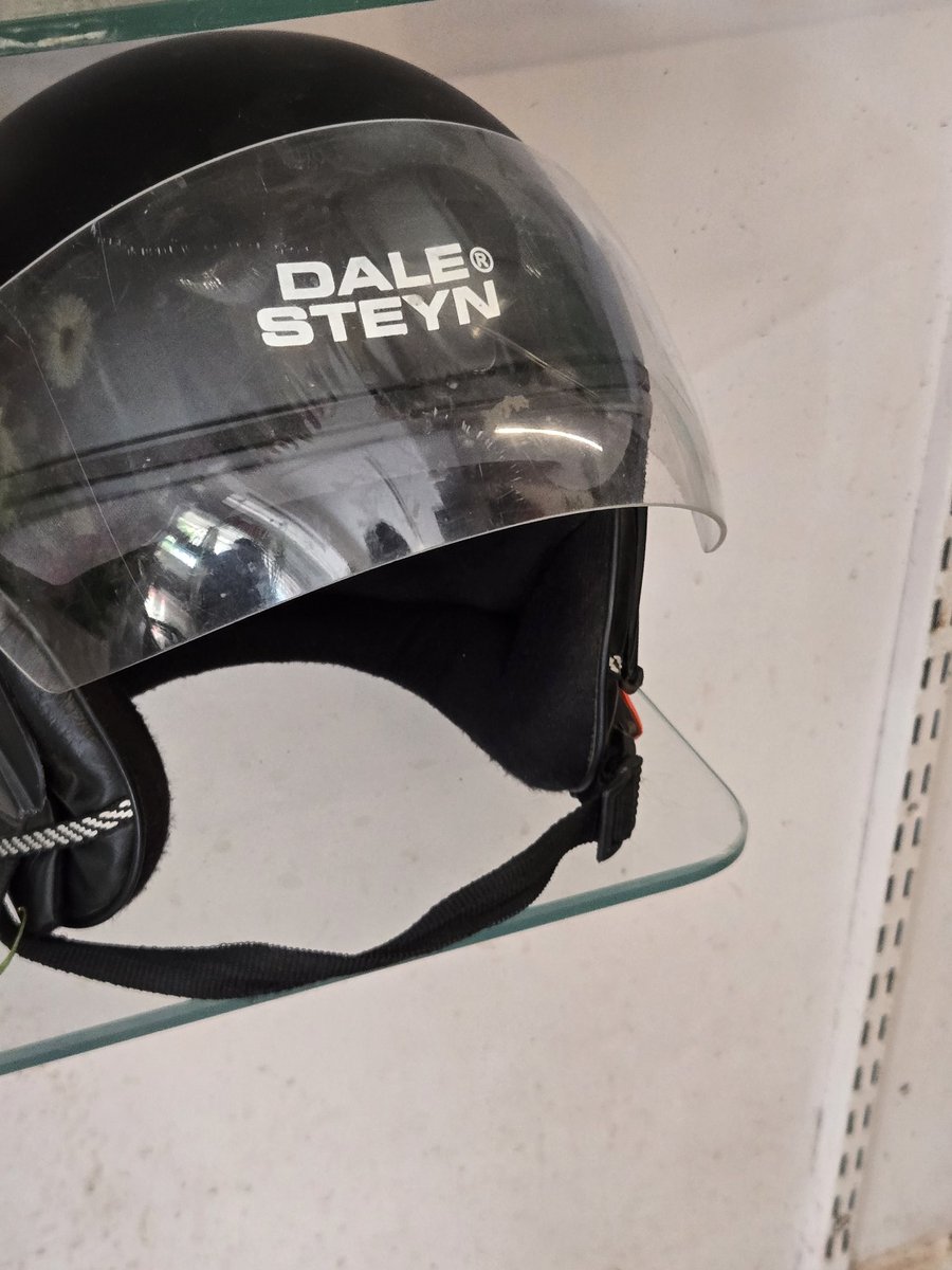 Breathinggeek's tweet photo. You're the helmet brand in India, @DaleSteyn62. When your bouncers come in, even the roads pay attention. https://t.co/9aklULlKex