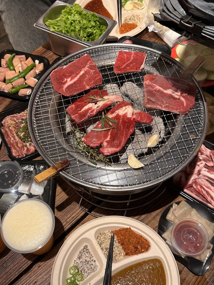 lualindalopes's tweet photo. とても美味しくて、焼肉を食べに来る人が多いです。👍 https://t.co/A7JvqB70oG