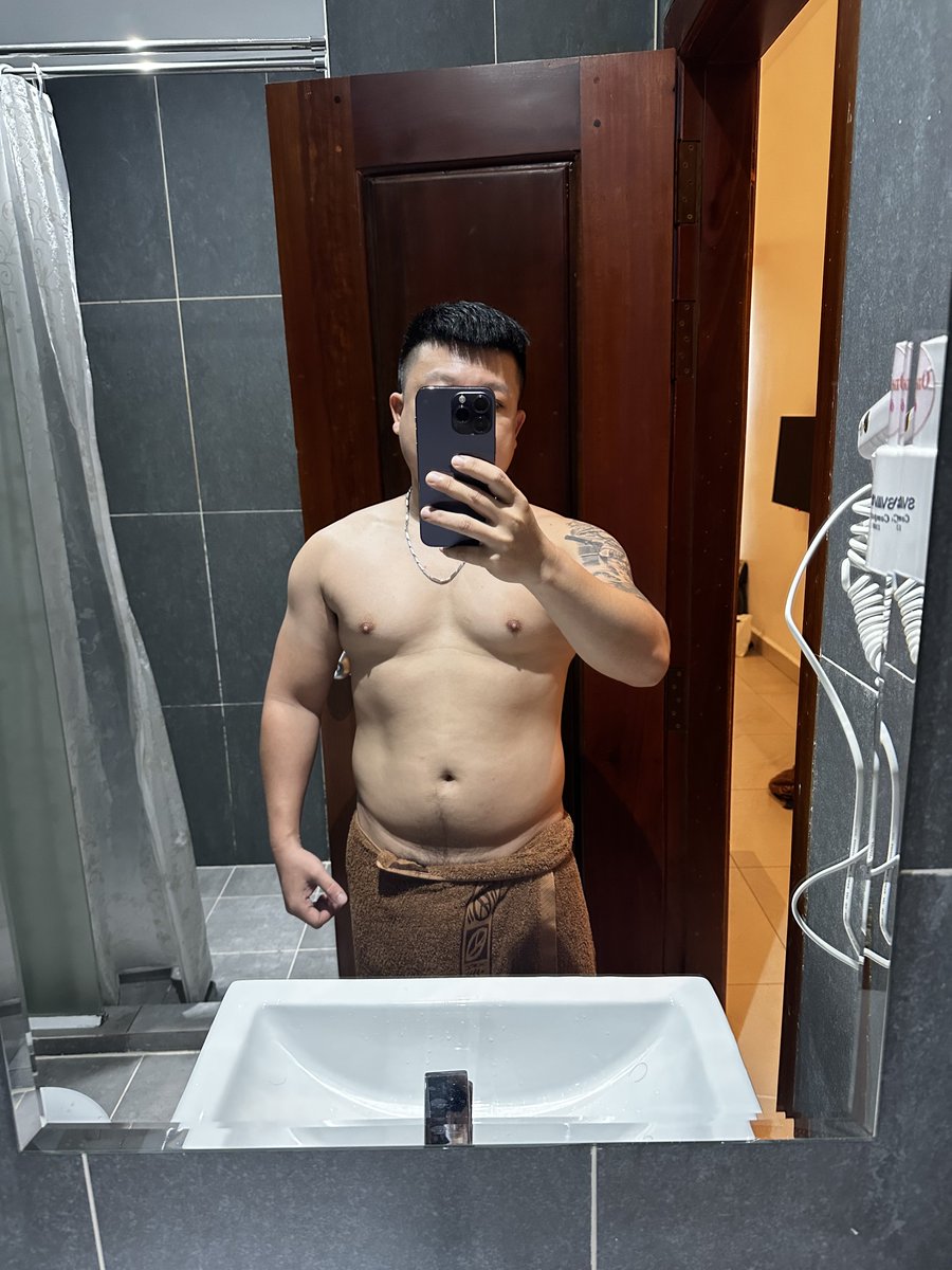 Ahkingplayer's tweet photo. លុយអាចទិញស្រាបាន តែមិនអាចទិញ ការចងចាំនៅយប់ម៉ិញបានទេ 😵‍💫🤒🍷
 #fypシ゚viralシfypシ゚ #drinks https://t.co/Og5Rv5vr0d