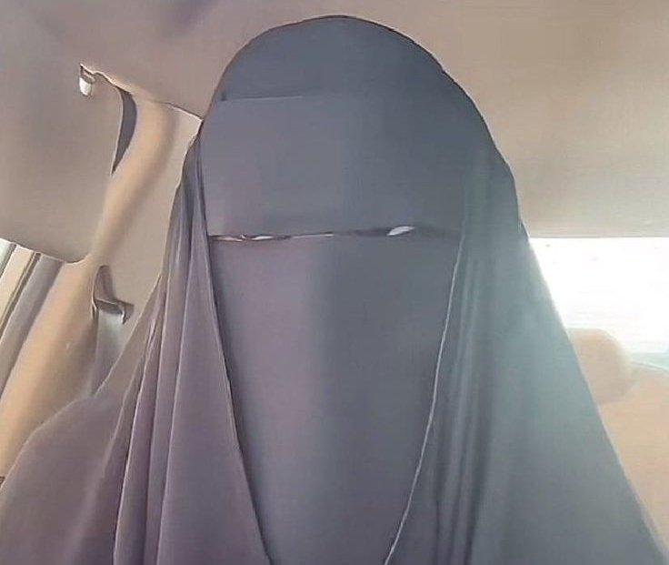 israelititan's tweet photo. Burqa should be completely banned all over world, at least in public places.

Yes
No https://t.co/2UsXi3uGUz