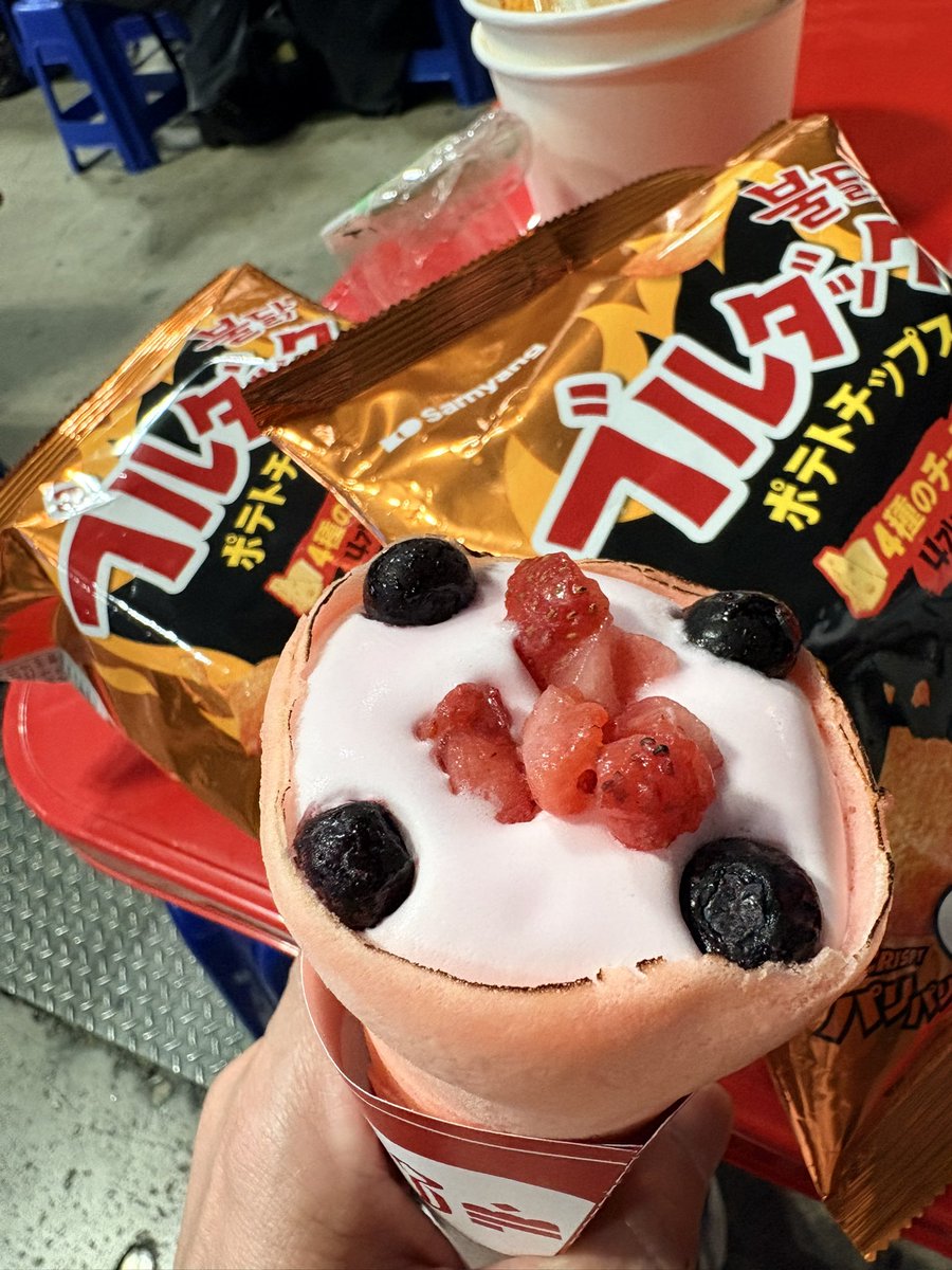 xiakea's tweet photo. KCON参戦中‼️
とりあえず、&amp;TEAMのアーティストステージを見て、お昼ご飯後のスイーツ😋 https://t.co/sxW3Uxt5Iv