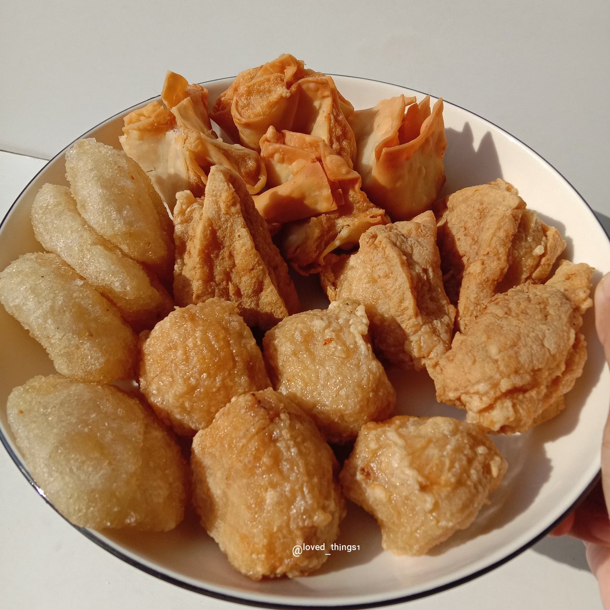 loved_things1's tweet photo. Penasaran deh... top tier gorengan kalian apa??
kalo aku: cireng, bakso goreng, tahu bakso, sama pangsit goreng. Apalagi dimakan pas masih anget + sambel yang pedesss...

behhh enak banget tiada dua 🙂‍↔️👍🏻 https://t.co/wrr0JfZlXp
