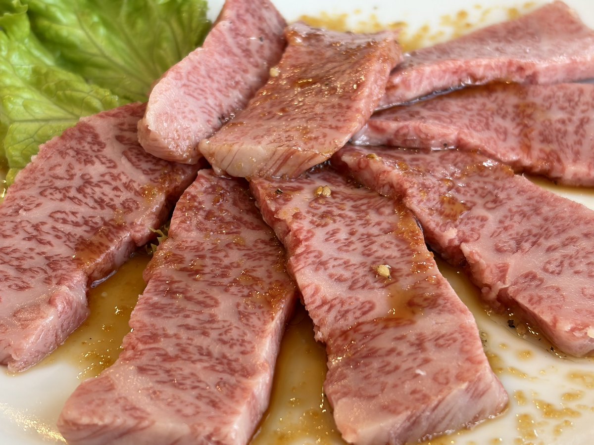 peperia_gf's tweet photo. ふらっと立ち寄った焼肉屋のランチが人生で1番美味しい肉でした。びっくり。

#炭火焼肉みつまた https://t.co/oTUiCYrgC4