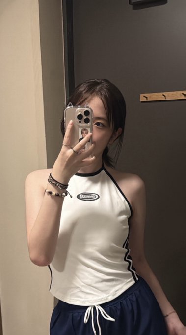 レナ tweet media