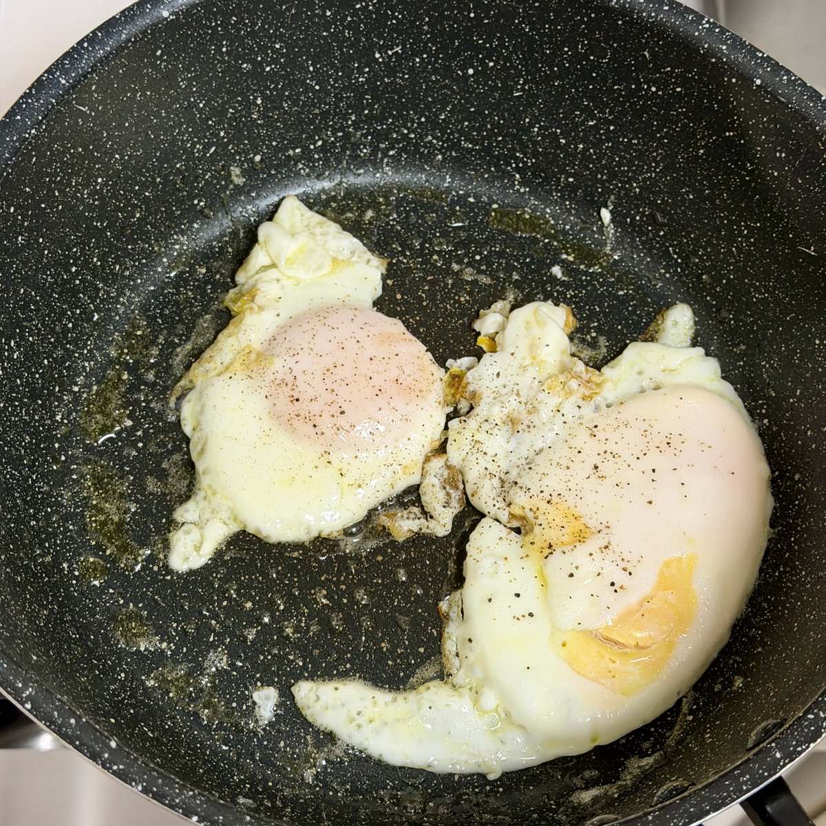 요즘 계란에 올리브유에 후추 조합이 인기던데 확실히 맛있네요 트위터인기조합은 실패할일이없어