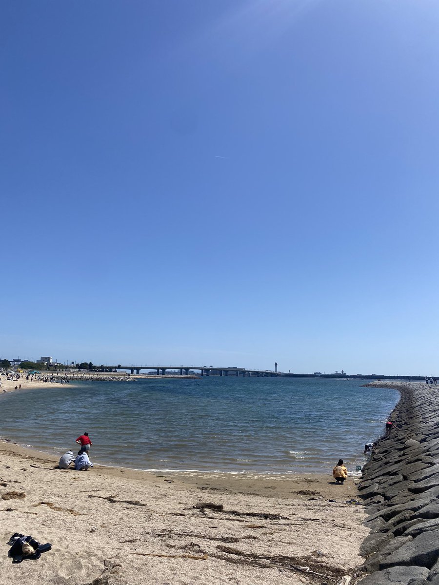 rd_mt516's tweet photo. 海は広いな大きいな。
とこなめ海岸にて。
つばきイベの間のヒマつぶし（笑） https://t.co/7pulCKtxLt