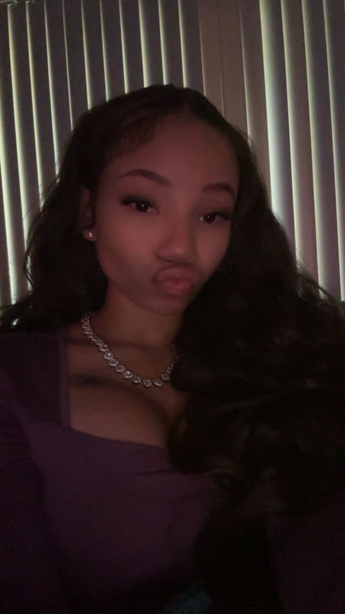 Realhunnyj's tweet photo. Xoxo pretty face https://t.co/EBJgDRlLAB