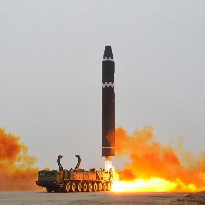 CNRUpdate's tweet photo. 🚨🚨🚨 North Korea has updated its nuclear doctrine to authorize an automatic nuclear strike if Kim Jong Un is assassinated or incapacitated in a foreign attack https://t.co/gHO5NdpdiQ