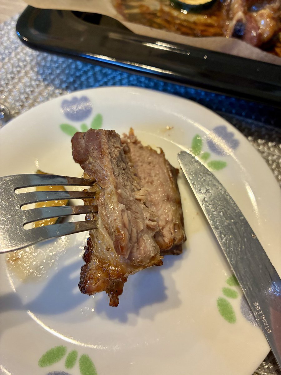 お昼は自宅でスペアリブと新玉ねぎのコンソメスープを食べました