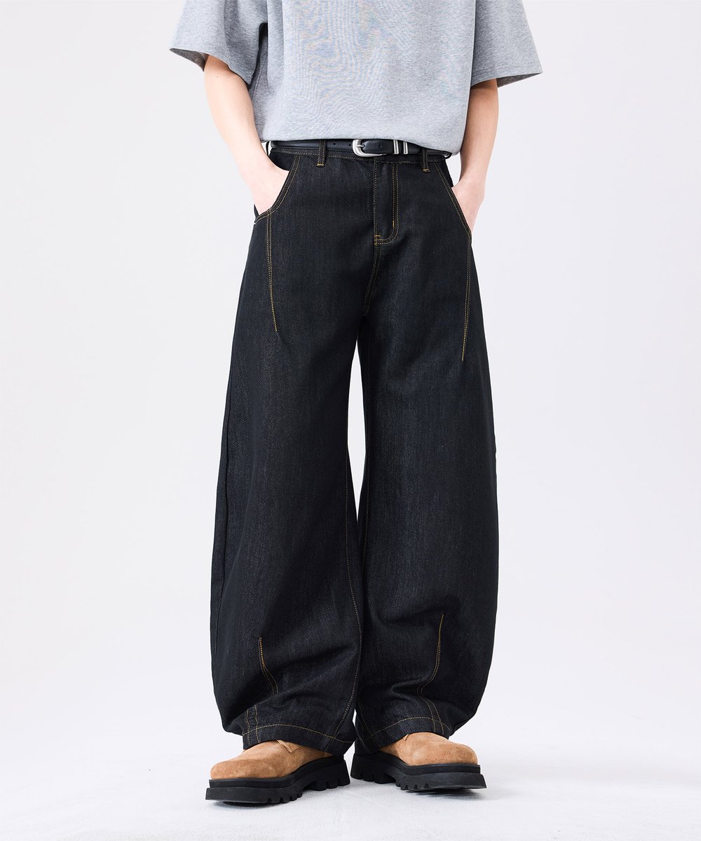 hooktokyo's tweet photo. シンプルながらも洗練されたシルエットが魅力の、万能バルーンデニムパンツ。
程よく丸みを持たせたワイドシルエットで、ルーズ感と上品さを両立。
柔らかめのデニム素材を使用し、ストレスフリーな穿き心地に仕上げました。
無駄を削ぎ落としたミニマルデザインで、どんなトップスとも合わせやすく、デイリーに活躍。
ストリートからきれいめカジュアルまで幅広いスタイリングに対応する一本です。
#ZOZOTOWN にて販売中。

PRICE：¥5,290（税抜）
品番：gbi8175a

These versatile balloon denim pants feature a clean and refined silhouette that works effortlessly with any outfit.
The softly rounded wide-leg shape balances relaxed street style with a polished look.
Made from soft denim fabric for a comfortable, easy-to-wear feel throughout the day.
Its minimal design makes styling simple, pairing well with everything from graphic tees to shirts and hoodies.
Perfect for both casual and street-inspired outfits.

#HOOK #HOOKTOKYO
#デニムパンツ #バルーンパンツ #ワイドデニム #ルーズシルエット #シンプルコーデ #ストリートファッション #古着MIX #メンズファッション #韓国ファッション #ユニセックス #デニムコーデ #balloonpants #widedenim #baggyjeans #oversizedfit #streetwear #minimalstyle #casualfashion #koreanfashion #vintagestyle #dailylook #unisexfashion #trendstyle #zozotown