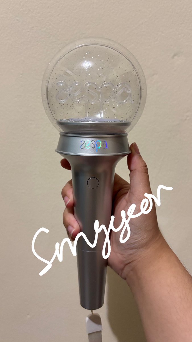 snngyeon's tweet photo. help rt.
wts ls aespa ver 1
underprice, no box soalnya
preferably gosend/grabsend
🏠 tng 

✅connect to smtown app

no sensitive buyer pls.

t. wts wtb aespa ls lightstick ver 1 https://t.co/or3TP7SwNu
