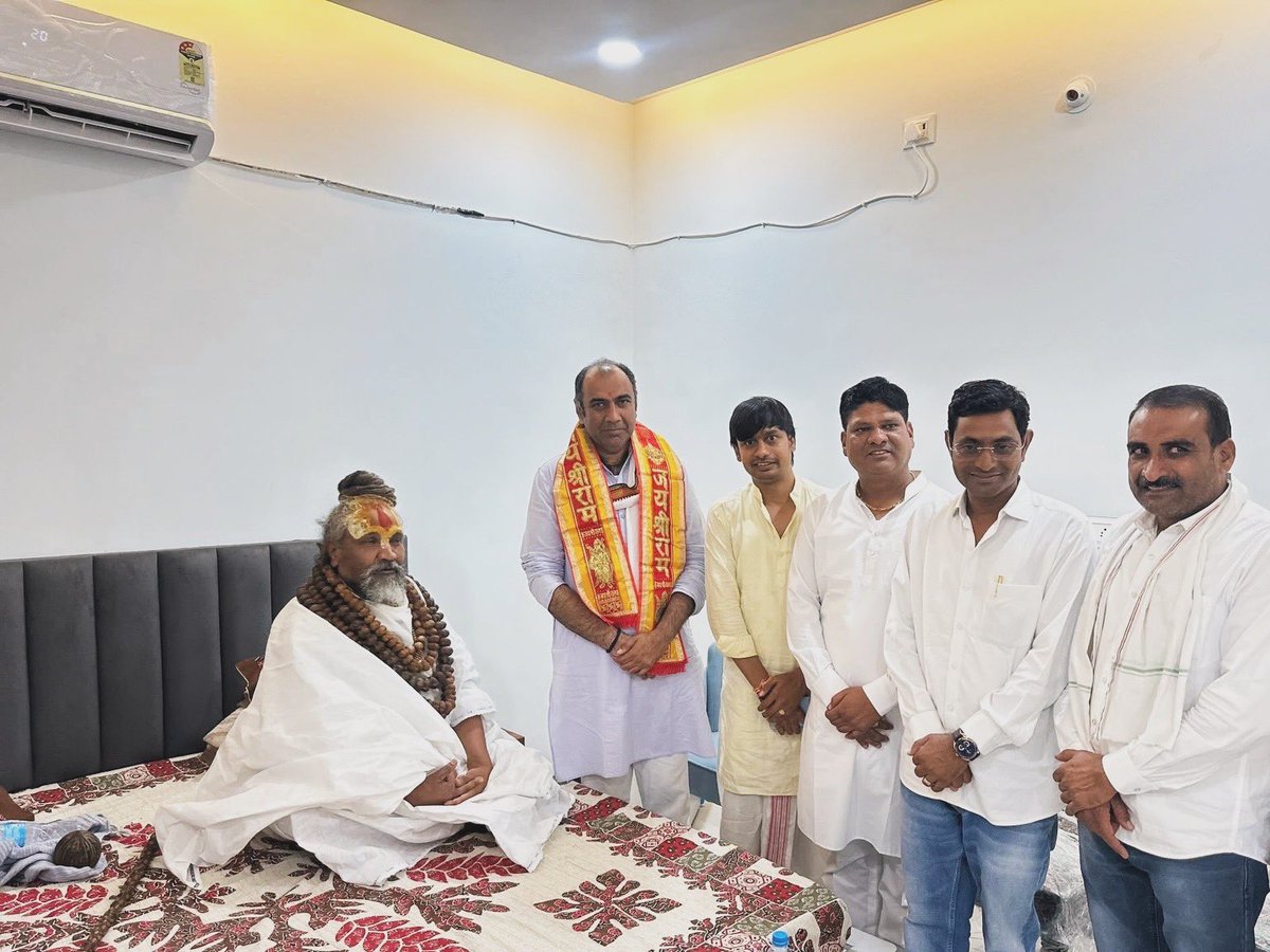iPriyavratSingh's tweet photo. जीरापुर में श्री विनोद जी जायसवाल (अध्यापक) एवं समस्त परिवार को नवीन गृह प्रवेश की हार्दिक बधाई एवं ढेरों शुभकामनाएँ!

ईश्वर से प्रार्थना है कि आपका यह नया घर सदैव सुख, शांति, समृद्धि, सौभाग्य और पारिवारिक स्नेह से आलोकित रहे तथा हर आँगन में मुस्कान और हर द्वार पर मंगल बना रहे! https://t.co/mo5SPMmi6u