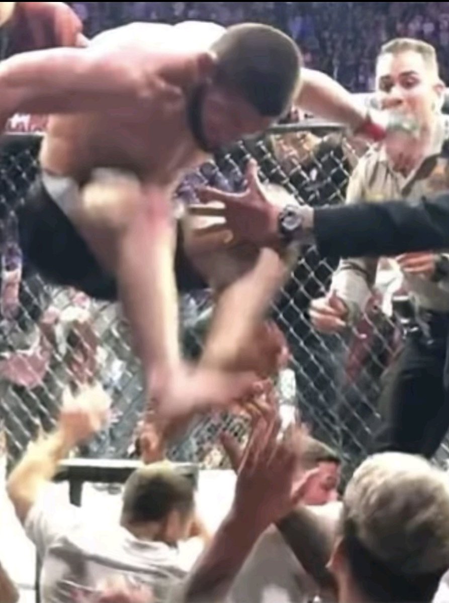 HASHEMI1003's tweet photo. #UFC328
قام قلبها احضان بعد النزال وتبويس ولا كأن شي حصل قبل النزال من سب وشتم واساءة للدين.. الله يعز حبيب يوم دعس على اللي اساء له ولدينه ما اكتفى راح كمل على فريق كونر🐐🐐 https://t.co/Tq6KoVzGI8