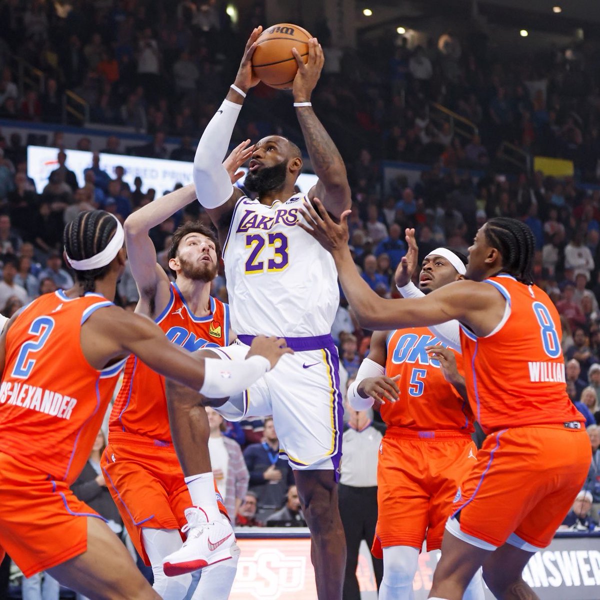 Lakers Lead tweet media