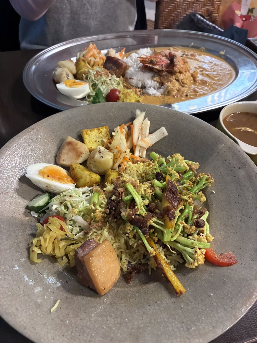 65gd5's tweet photo. カリフローレのカレー 向かいはエビのココナツカレー　旨かった
#函館ナントカ食堂 https://t.co/hMaB8V4f7H