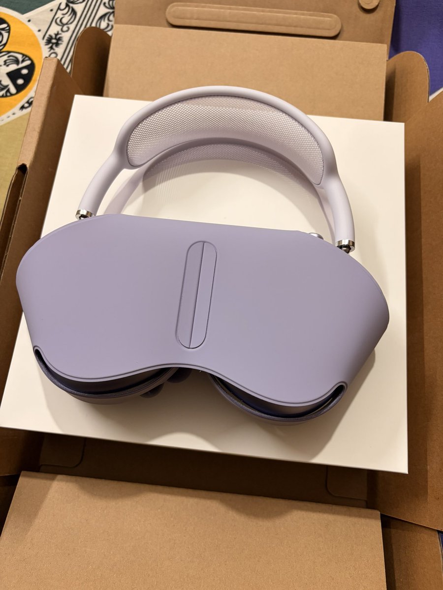 akritihere's tweet photo. Won again!! 

Got my Airpods Max2 delivered and I’m so excited!! 

Thanks @contraben @contralabs_ai @contra 

Cheers 🎊

PS - i promise I’ll click more aesthetic pictures next time 

#contra https://t.co/QB553cfX3j