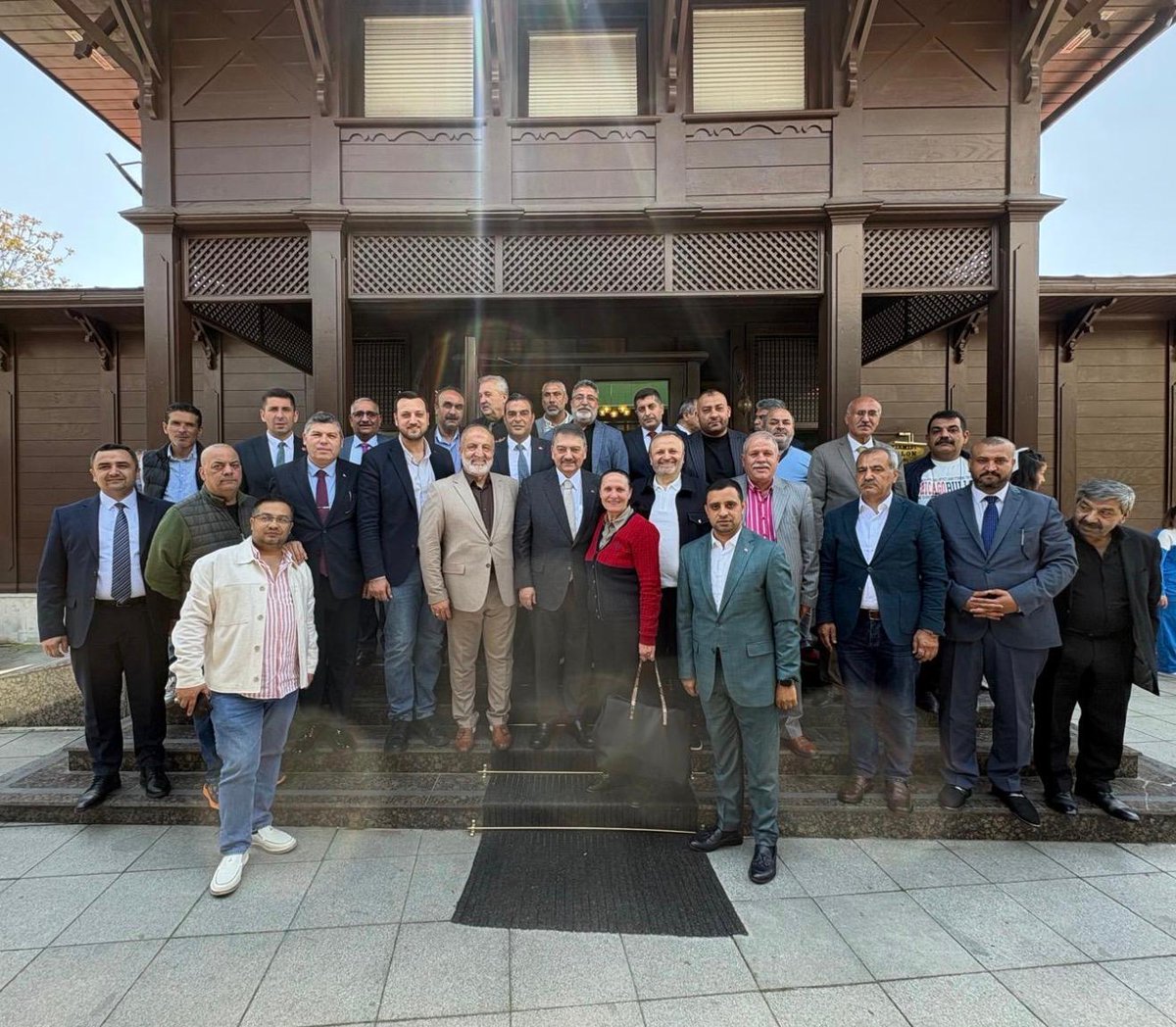 AhmetBOgutken's tweet photo. Zeytinburnu İlçe Başkanımız Mustafa Yalçınkaya, Belediye Başkan Yardımcımız Saffet Öz ve Romen kanaat önderleriyle pazar sohbetinde bir araya geldik.

Dostlarla buluştuğumuz, samimi sohbetler ve verimli istişarelerle birlik ve beraberliğimizi pekiştirdiğimiz güzel bir program oldu.