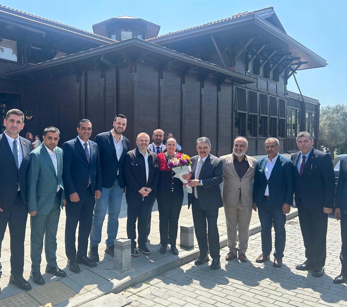 AhmetBOgutken's tweet photo. Zeytinburnu İlçe Başkanımız Mustafa Yalçınkaya, Belediye Başkan Yardımcımız Saffet Öz ve Romen kanaat önderleriyle pazar sohbetinde bir araya geldik.

Dostlarla buluştuğumuz, samimi sohbetler ve verimli istişarelerle birlik ve beraberliğimizi pekiştirdiğimiz güzel bir program oldu.