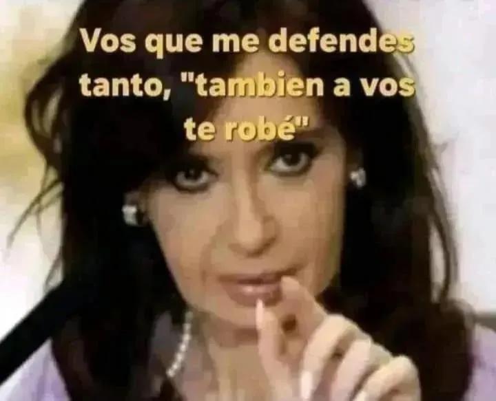 ragrag07's tweet photo. @hombreazul78 NOOOOOOOO 
ES CHORRA 
TIENE QUE ESTAR PRESA https://t.co/RdRFTHzHZ5