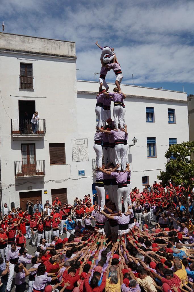 JoveDeTarragona's tweet photo. A la segona ronda de la diada de Cubelles, estrenem el 4d8a!

#FemElPas #castells https://t.co/dr4zZlz3jW