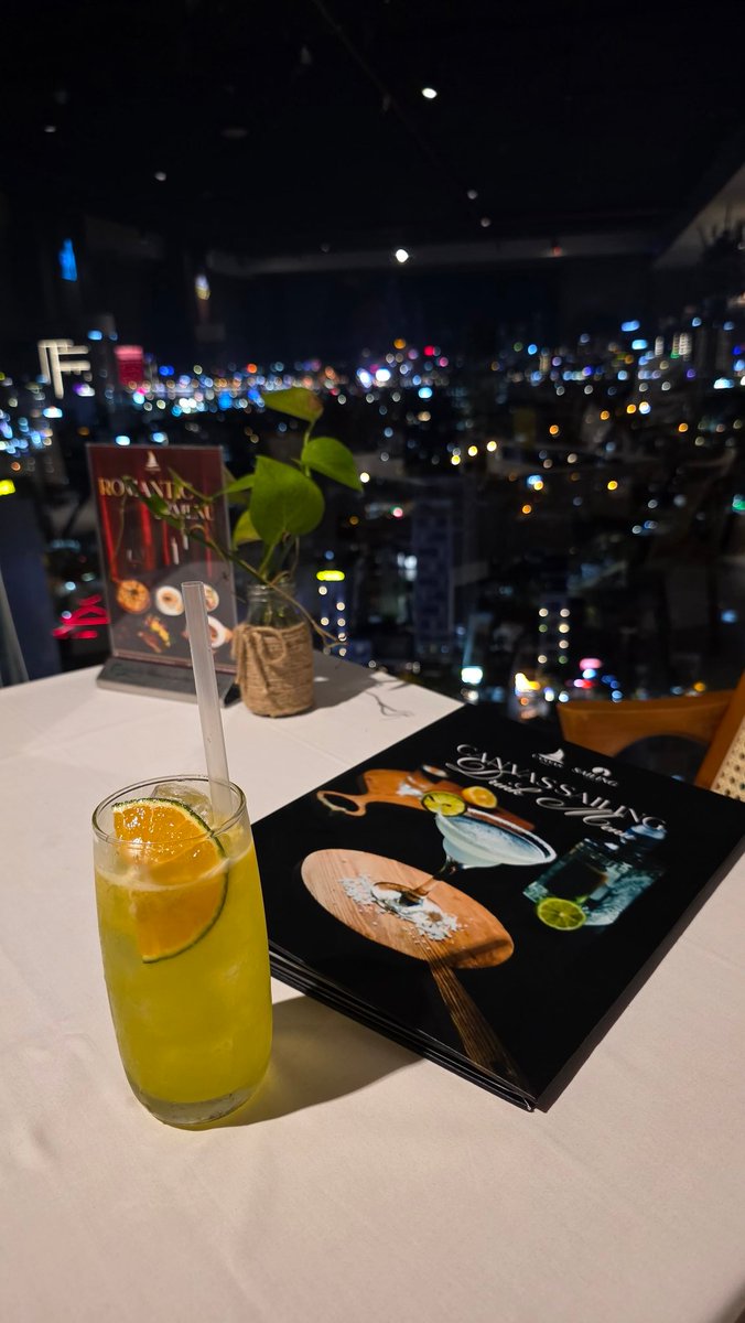 DiKey_DX's tweet photo. ベトナム4日から8日まで毎日飲んでたな～
痩せねば https://t.co/VNMFK5bwOc