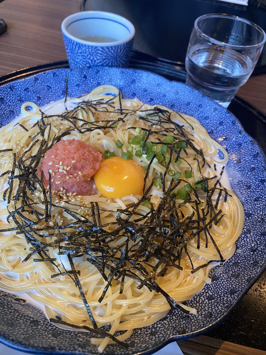 hada0608's tweet photo. 乳糖不耐症のくせにお昼にカルボナーラ食べて未だにずっとお腹痛くて泣く、パスタぐらい食べても平気でおらせてくれ https://t.co/PmCny3iIau