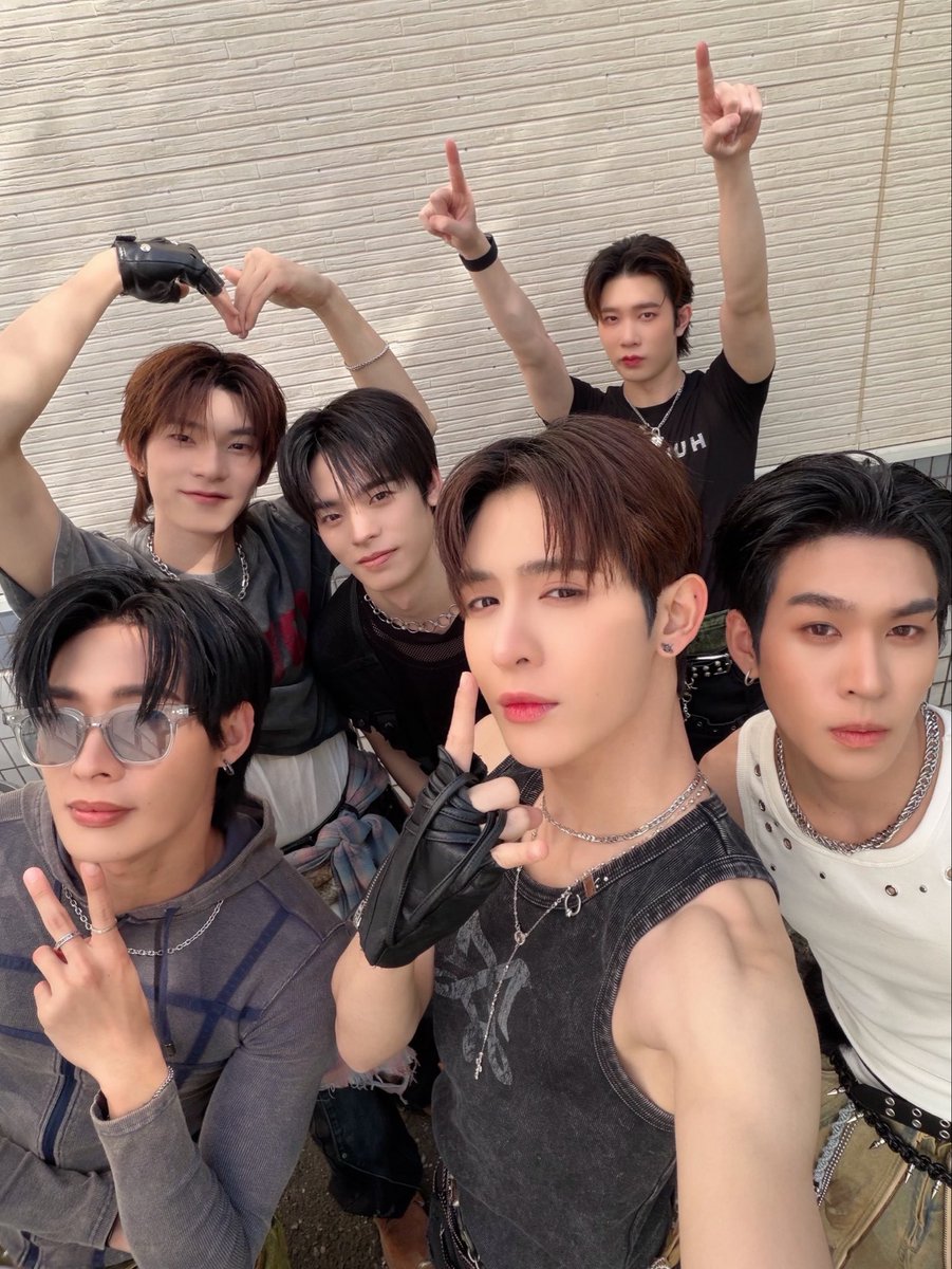 JS tweet media