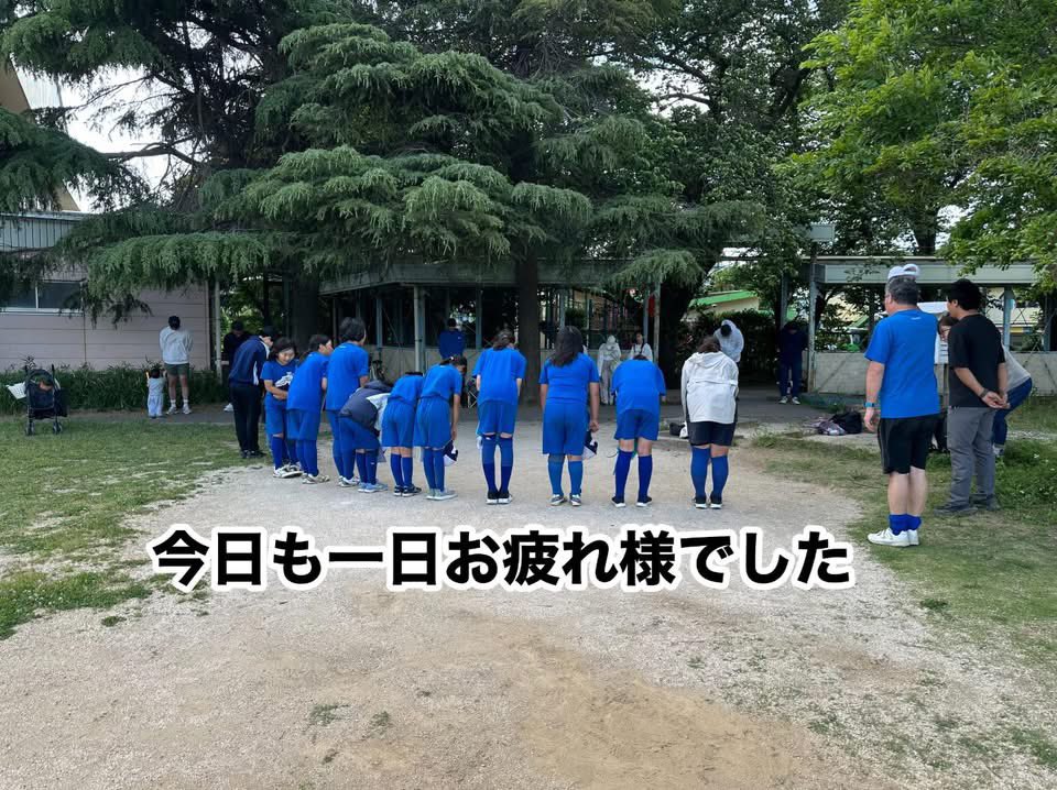 winds09200594's tweet photo. 本日の体験会には5人のお友達が参加してくれました😊また遊びに来てね✨
午後の練習では、選手のお父さん・お母さん・お姉さんにもお手伝いいただき、大変助かりました！ありがとうございました🙇‍♂️
来週も南高津小で9時〜16時まで練習しています🥎
見学・体験、お気軽にどうぞ😊 https://t.co/h0Nmt6j41o