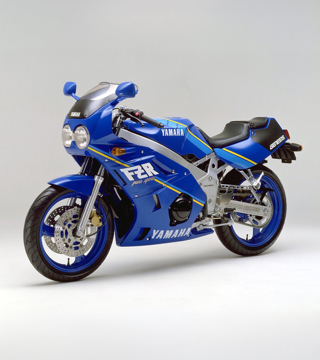 yamaha_bike's tweet photo. 🎂本日、5月10日は
FZR400のお誕生日（1986年）🎈

前傾45度の水冷・4ストローク・DOHC・4バルブ・並列4気筒エンジンをアルミ製デルタボックスフレームに搭載し、ヤマハの技術思想“GENESIS（ジェネシス）”を400ccモデルとして初めて具現化したピュア・スーパースポーツモデルでした https://t.co/JMjDjuIP0r