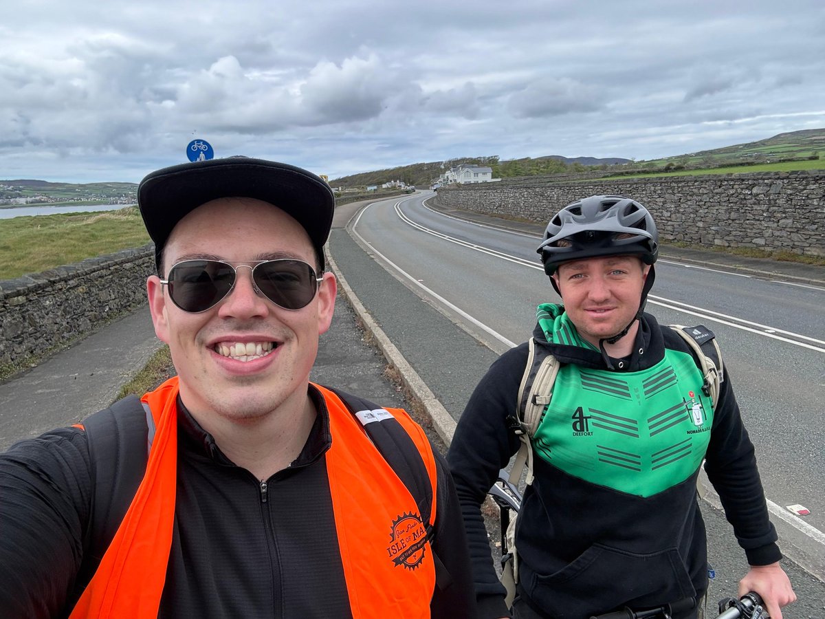 NomadsRUFC's tweet photo. Thank you to our club members who gave us their time on a Sunday morning, especially as most were playing in Saturday's final and were feeling a little worse for wear 😂

All the money raised goes to the SPortErin charity.

(2/3) https://t.co/sCKPQI7BUD