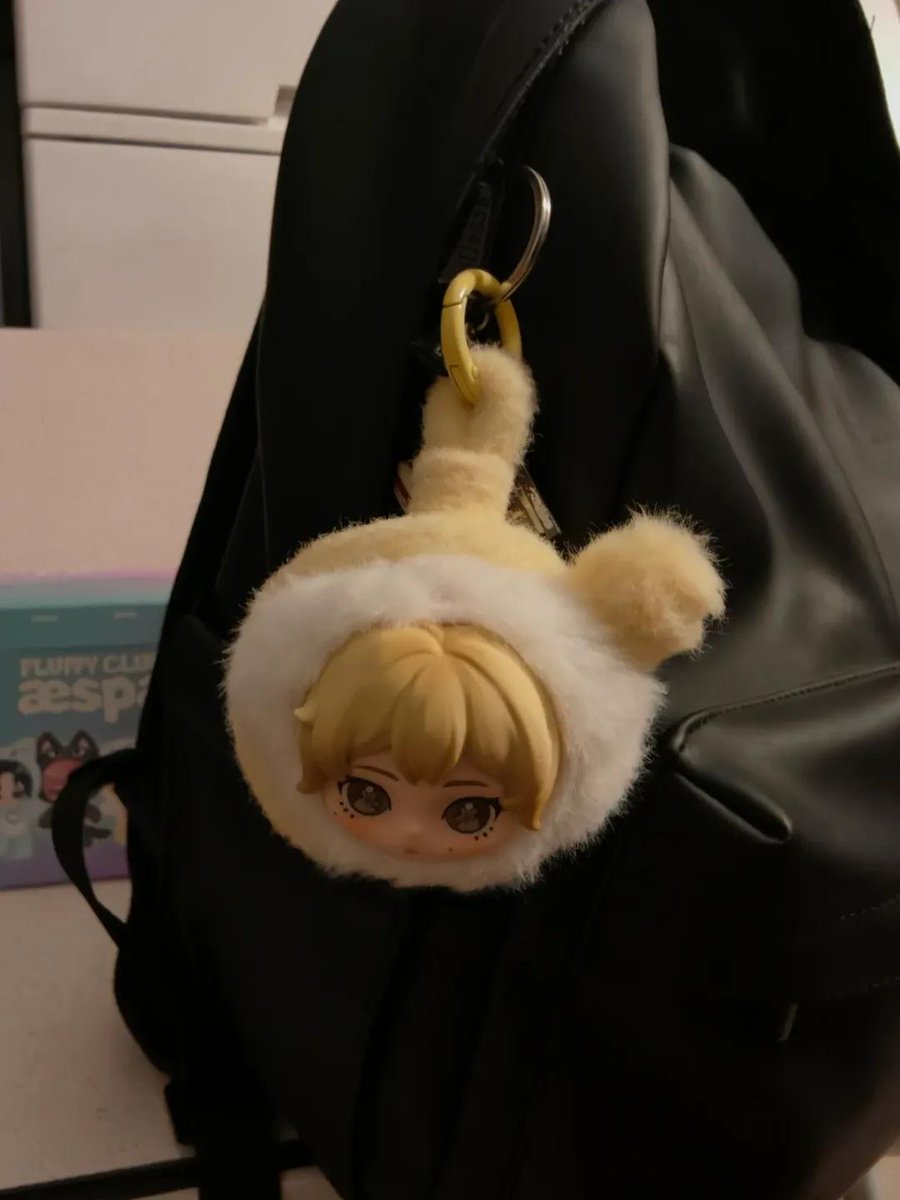 Sierrassi's tweet photo. Liat di threads ada yg bikin phone straps jadi bag charm gini. Lucu 😍 (pic ctto) https://t.co/FSug7wqPaK