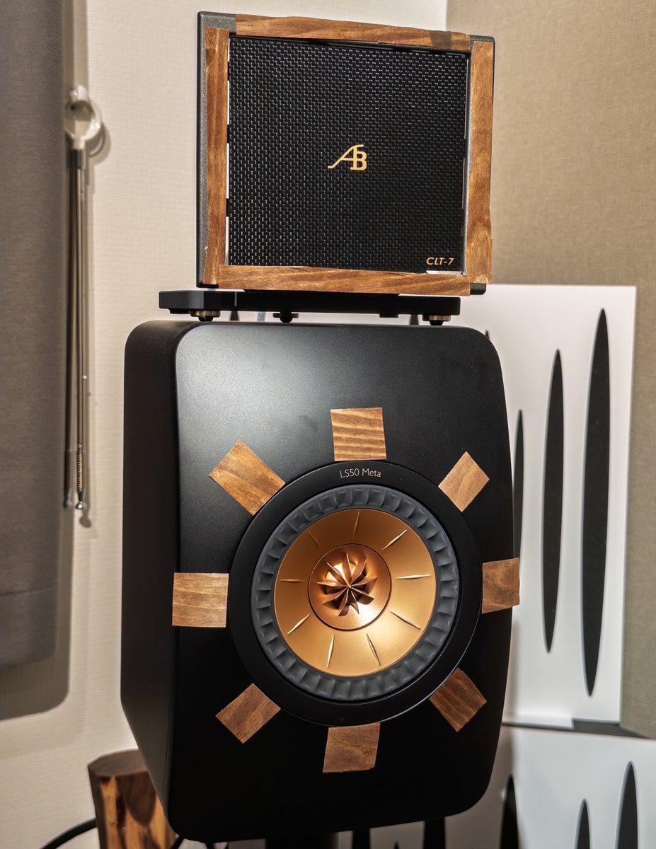 SoraAudio's tweet photo. 見栄え悪かったQAA貼り直したり波動ツイーターに追加したりした。

なんでかわからんが音良くなった（ほんとになんでなの） https://t.co/CkHn2bagSR