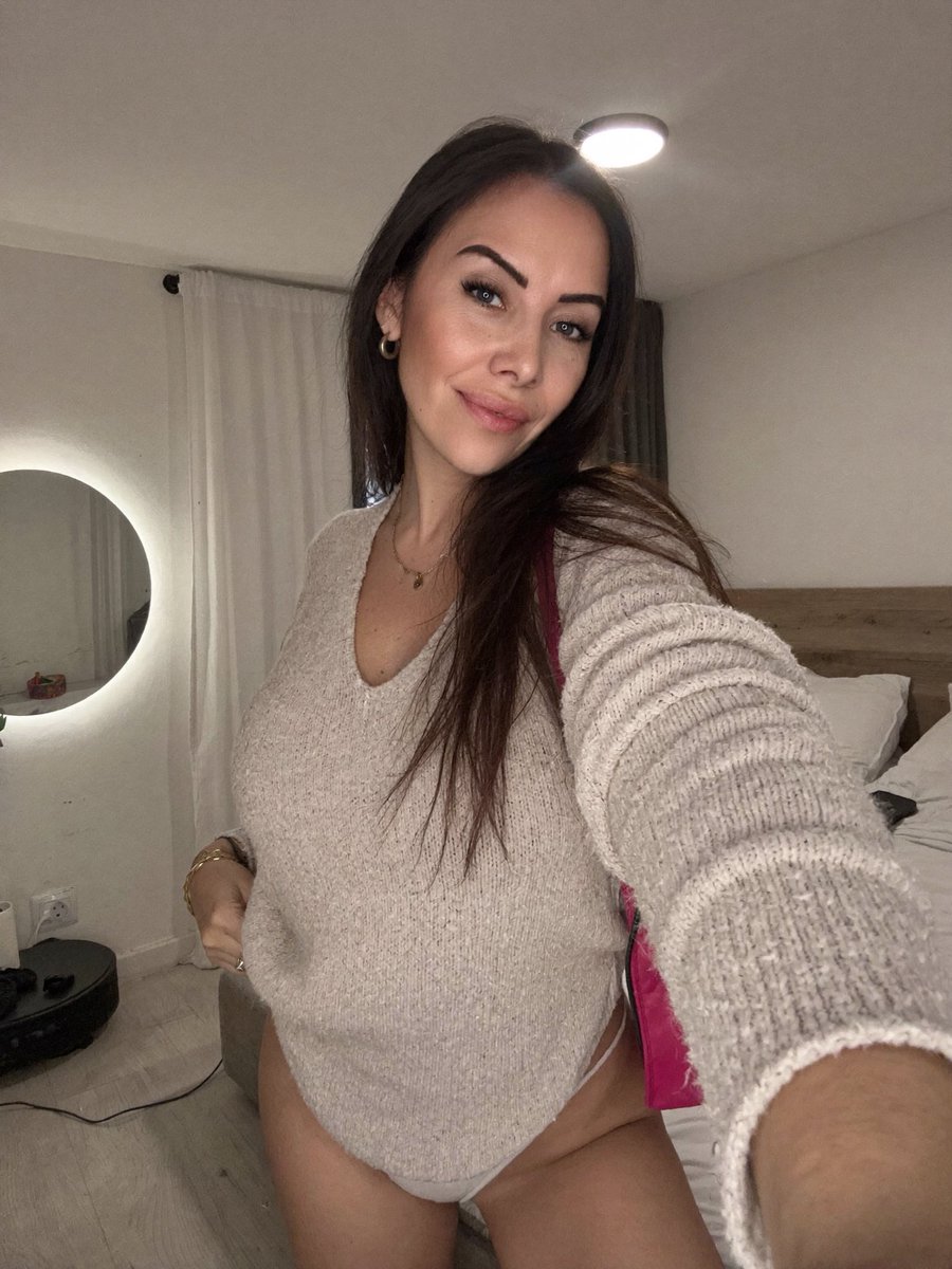 Juliettechme's tweet photo. Embrasserais-tu une femme de 48 ans (sois honnête) ?    

◯ Oui      

◯ Non      

◯ Ça dépend https://t.co/kzPfCh1GIe