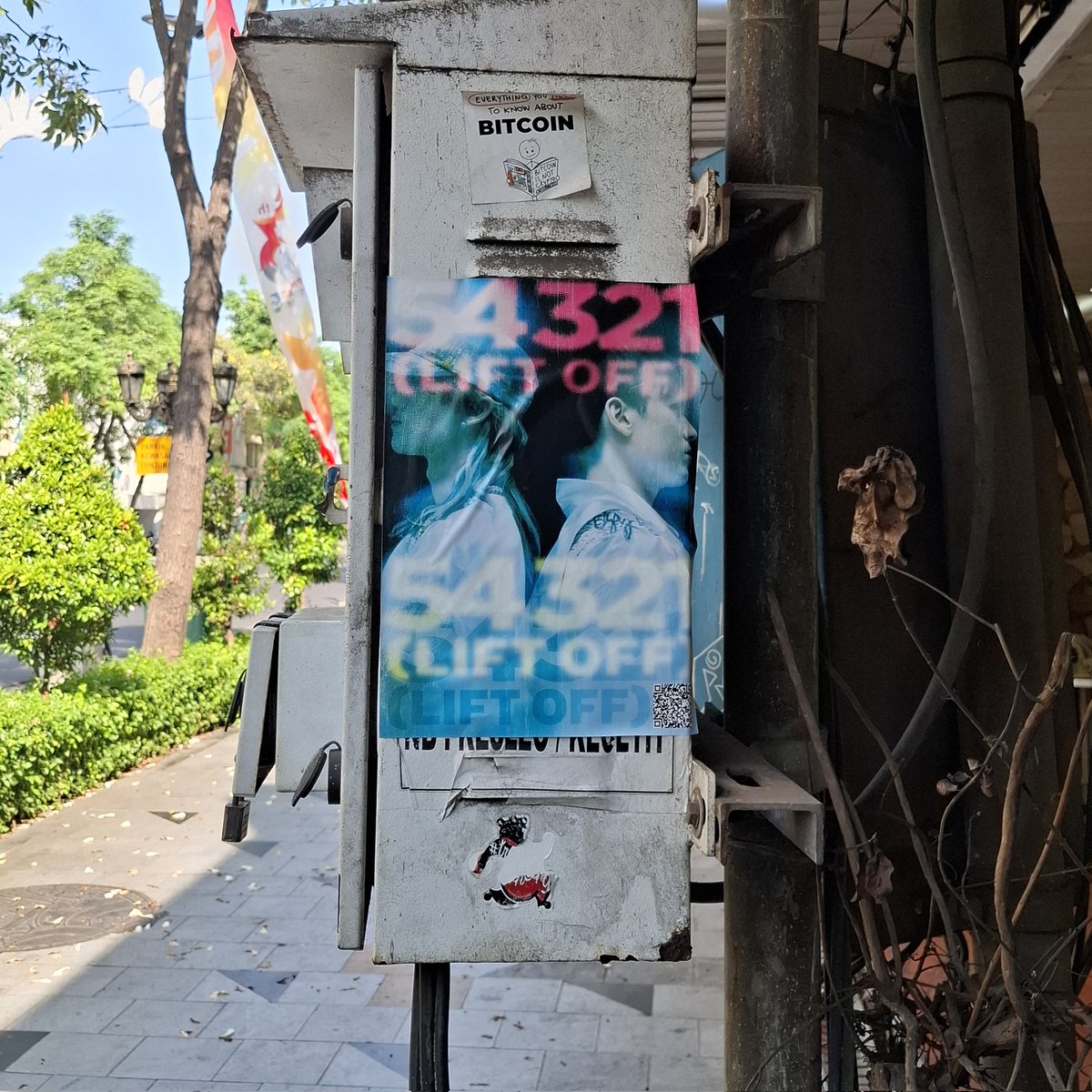 soonsphere's tweet photo. spotted V8 posters around tunjungan today 🧸📸

#V8HUNT #V8HUNTxSBY https://t.co/KSRMGEBHWE