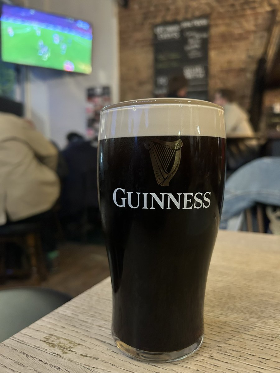 PubsSaving's tweet photo. The Globe, 47 Lisson Grove #marylebone Great quality beers! πΊ Busy on Wednesday with football on large TV screens. The pub even sponsors a local football team that play in Regentβs Park. β€οΈ Nice pint of Guinness. New food menu, the pizza was tasty. #bestpubs #communitypub https://t.co/ueuTgiEA9Z