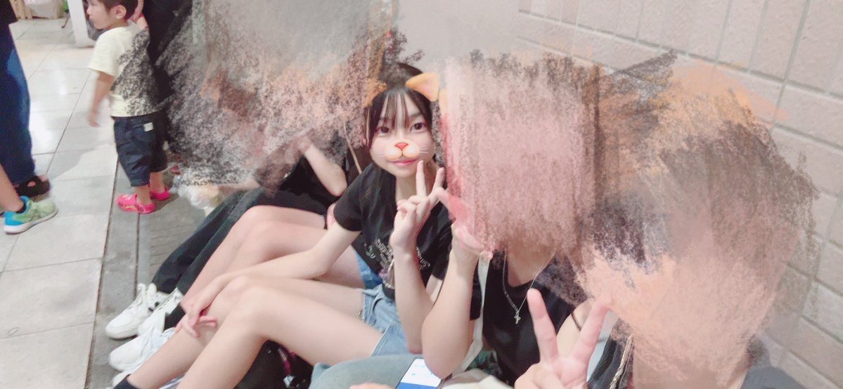 りな tweet media