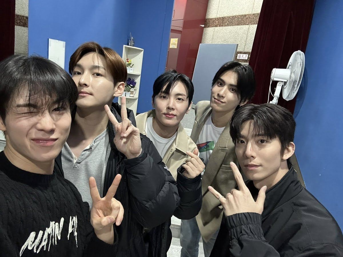starsssnine's tweet photo. 상혁시🩵 https://t.co/WpIVFFRKGW